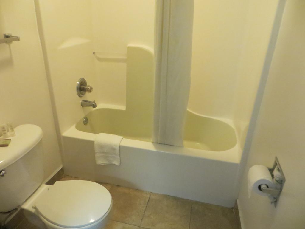 King Suite with Hot Tub - Non-Smoking
